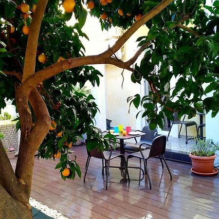 Sunny Orange Garden Apartment In Central Lisabona Exterior foto